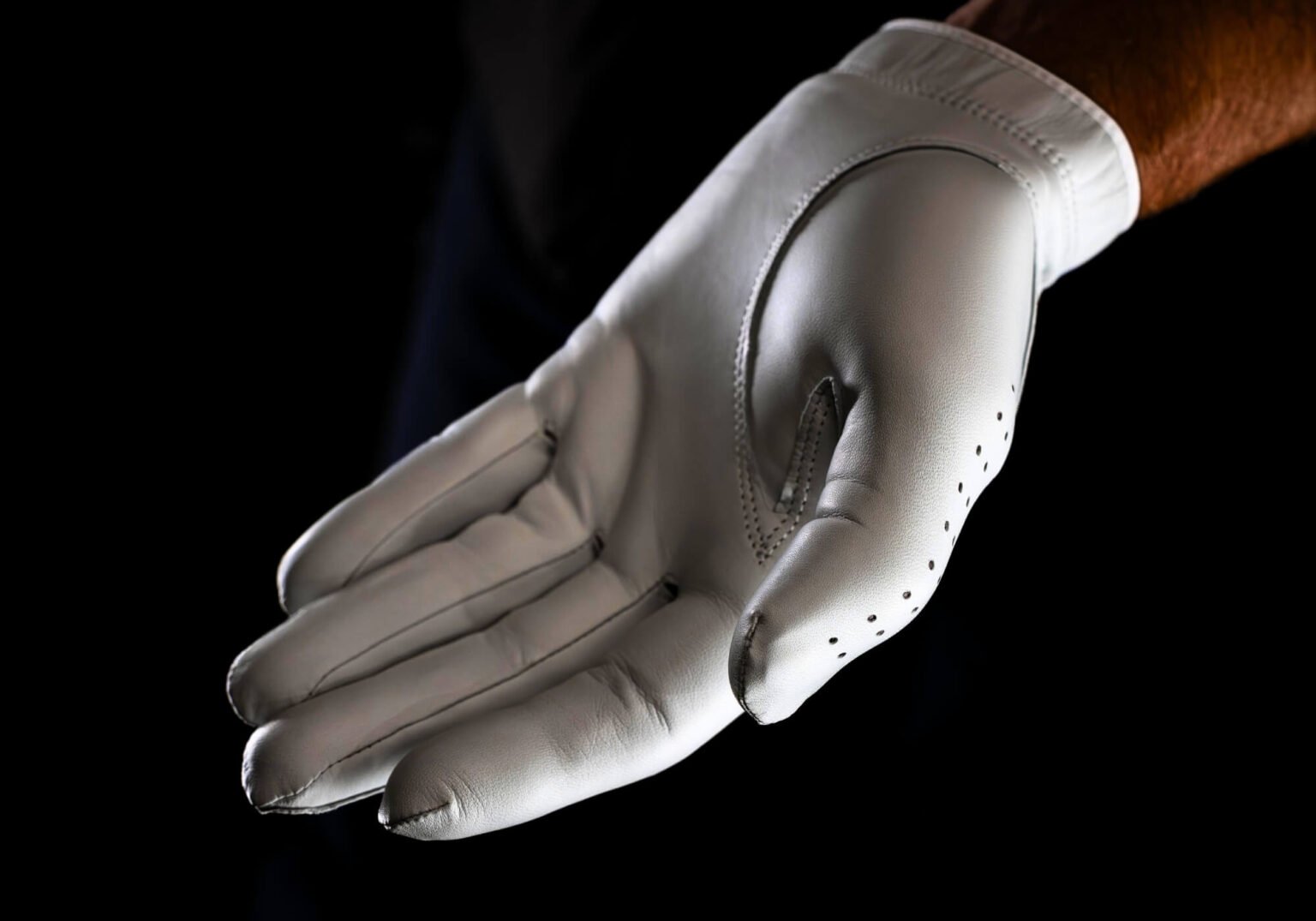 should gloves fit tight